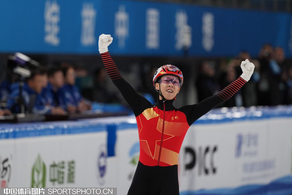 阿莫林头大了！曼联1-1又爆冷：英超7队争四差3分，1队成大黑马